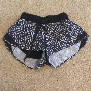 Lululemon Hotty Totty Short